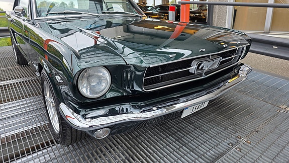 Ford Mustang 11 of 30