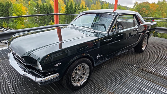 Ford Mustang 7 of 30