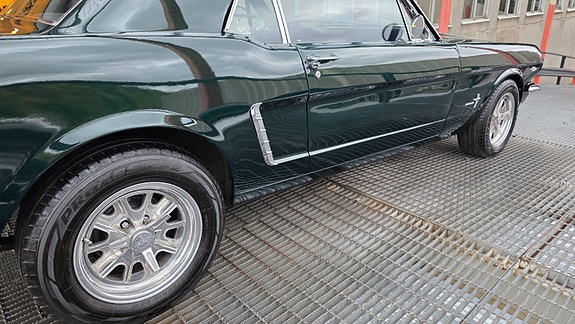 Ford Mustang 16 of 30