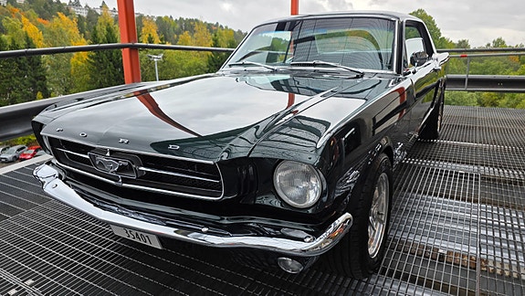 Ford Mustang 6 of 30