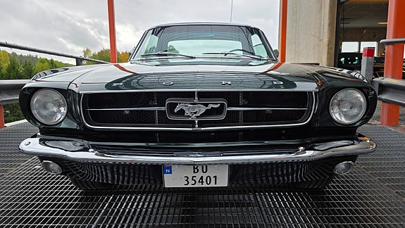 Ford Mustang 8 of 30