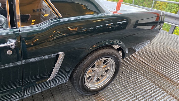 Ford Mustang 22 of 30