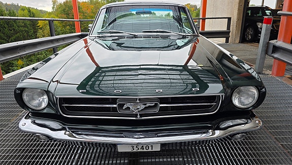 Ford Mustang 9 of 30