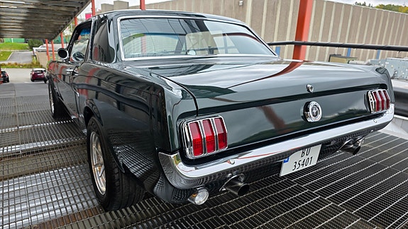 Ford Mustang 19 of 30