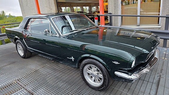 Ford Mustang 13 of 30