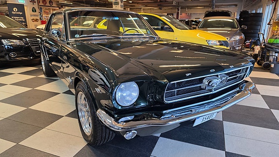 Ford Mustang 3 of 30