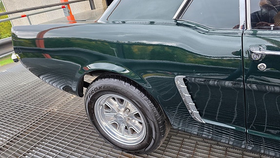 Ford Mustang 17 of 30