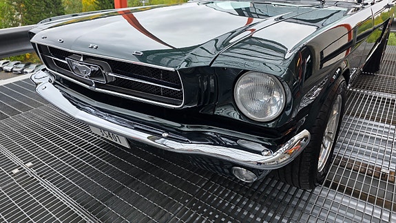 Ford Mustang 10 of 30