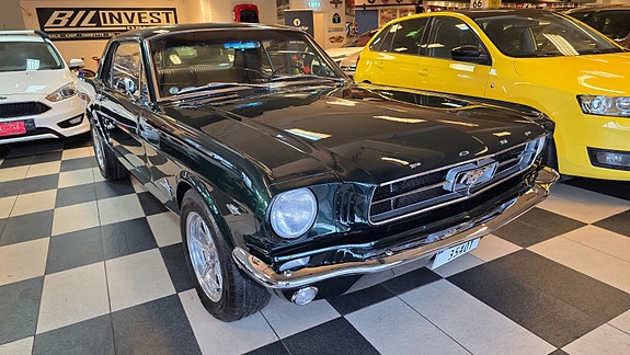 Ford Mustang 4 of 30