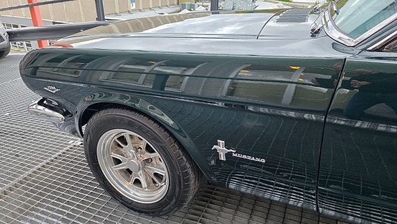 Ford Mustang 23 of 30