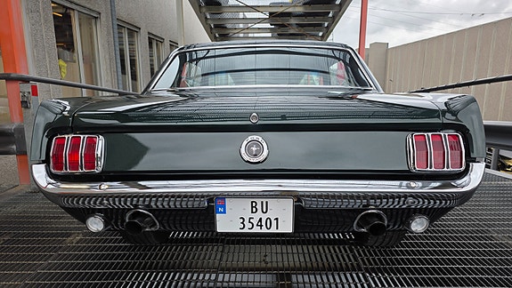 Ford Mustang 24 of 30