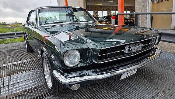 Ford Mustang 12 of 30
