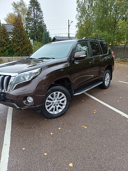 Toyota Land Cruiser 8 of 20