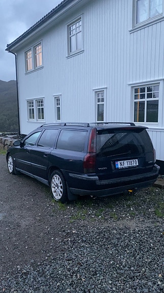 Volvo V70 2 of 6