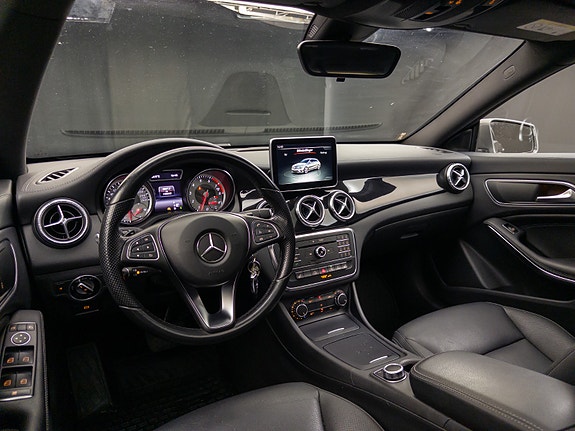 Mercedes-Benz CLA180 27 of 30