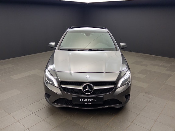 Mercedes-Benz CLA180 4 of 30