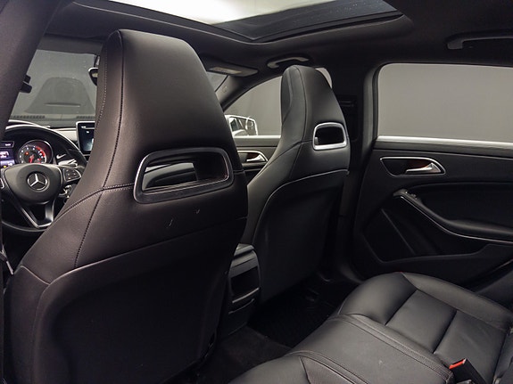 Mercedes-Benz CLA180 25 of 30