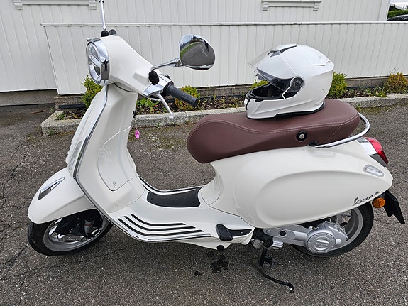 Vespa Primavera 50 2 of 5
