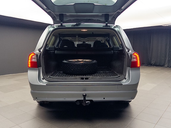 Volvo V70 12 of 30
