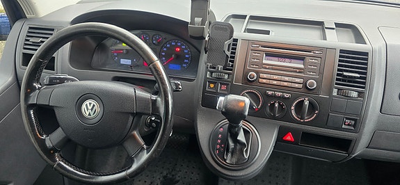 Volkswagen Caravelle 23 of 30