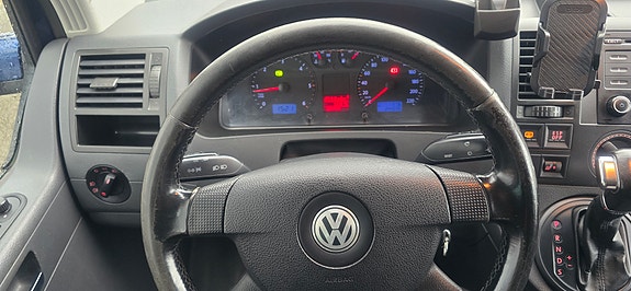 Volkswagen Caravelle 24 of 30