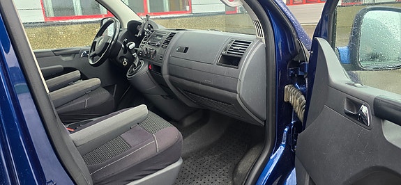 Volkswagen Caravelle 21 of 30