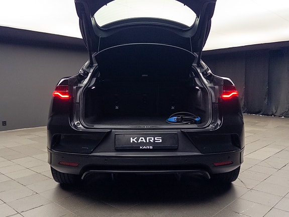 Jaguar I-PACE 17 of 30