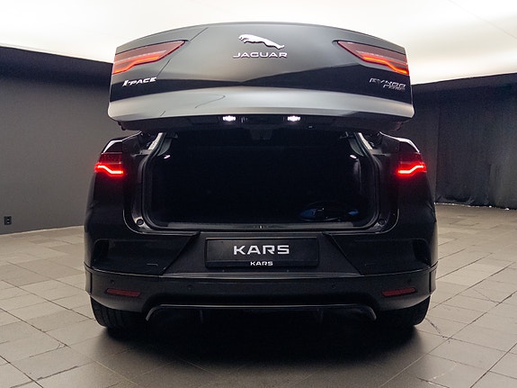 Jaguar I-PACE 16 of 30