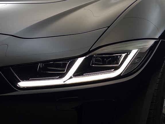 Jaguar I-PACE 23 of 30