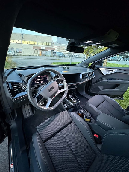 Audi Q4 e-tron 8 of 9