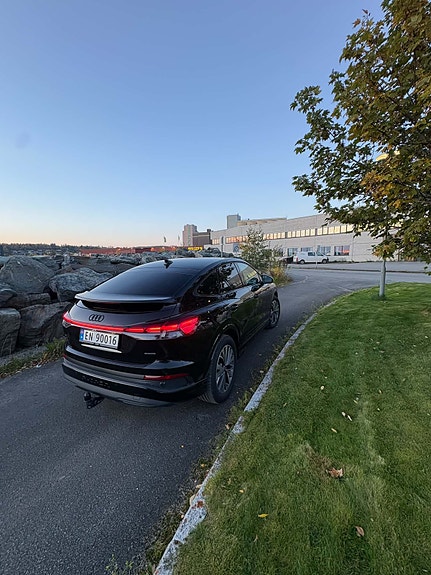Audi Q4 e-tron 3 of 9