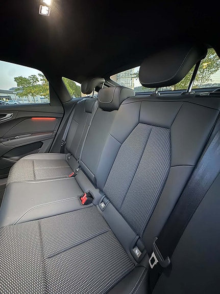 Audi Q4 e-tron 6 of 9