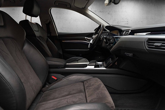 Audi e-tron 26 of 30