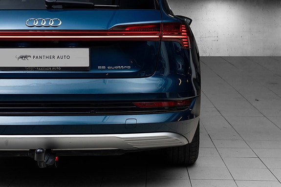 Audi e-tron 8 of 30