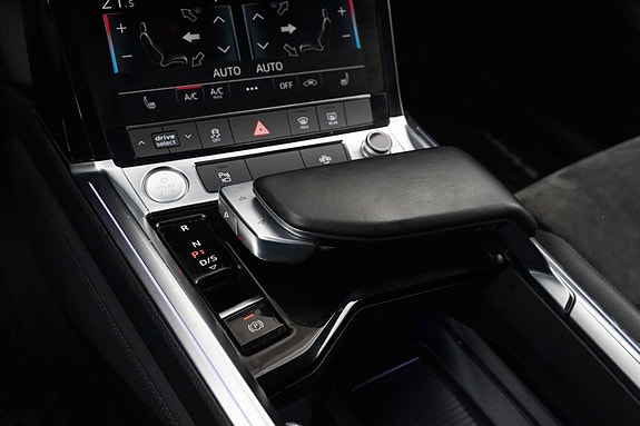 Audi e-tron 14 of 30