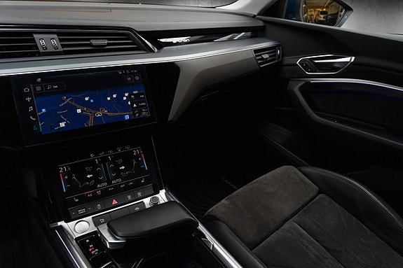 Audi e-tron 13 of 30