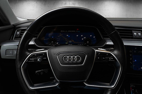 Audi e-tron 12 of 30