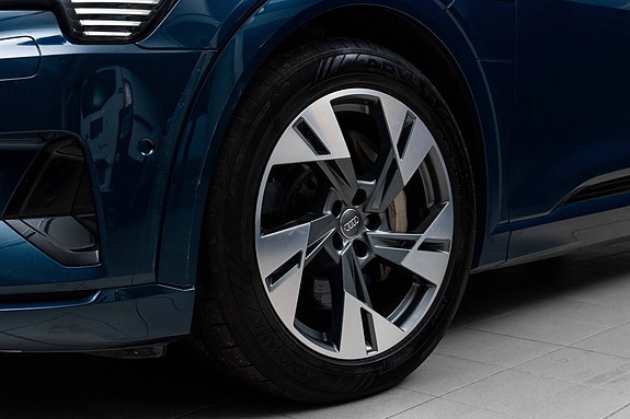 Audi e-tron 3 of 30