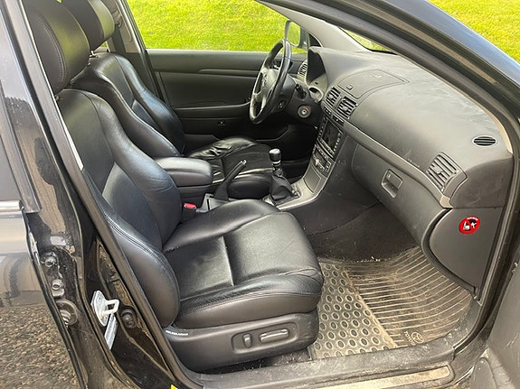 Toyota Avensis 16 of 25