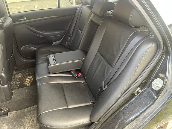 Toyota Avensis 14 of 25
