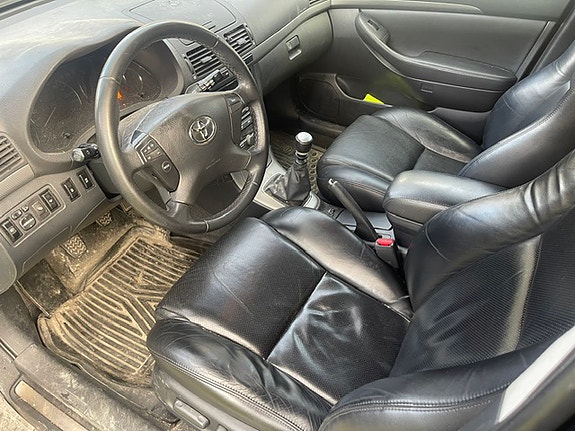 Toyota Avensis 13 of 25