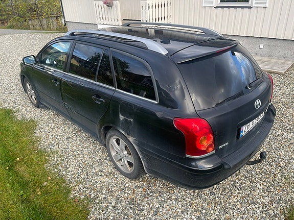 Toyota Avensis 8 of 25