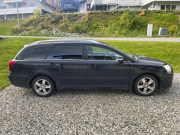 Toyota Avensis 2 of 25