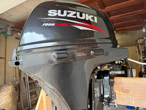 Suzuki DF20A 2017 - lang stamme, el. start, fjernkontroll - godt vedlikeholdt 2 of 14