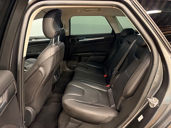 Ford Mondeo 16 of 27