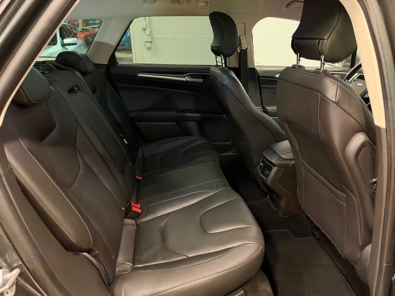 Ford Mondeo 17 of 27