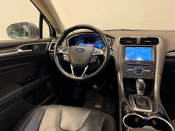 Ford Mondeo 19 of 27