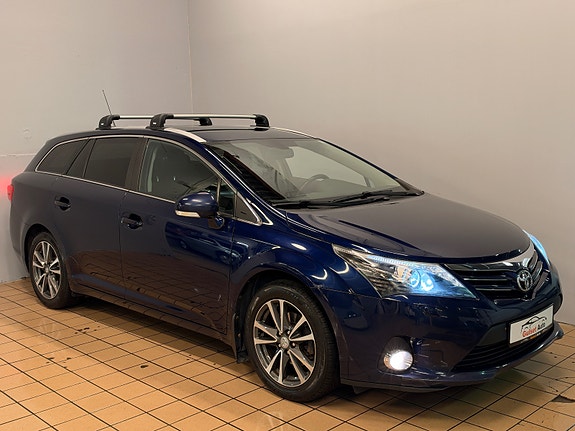 Toyota Avensis 2 of 27