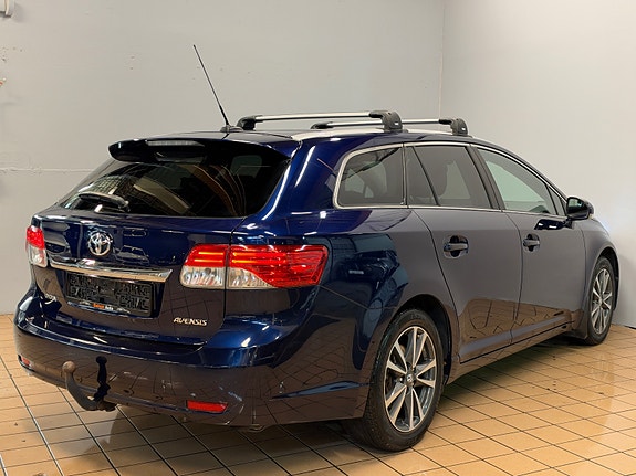 Toyota Avensis 8 of 27