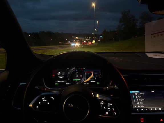 Jaguar I-PACE 17 of 26